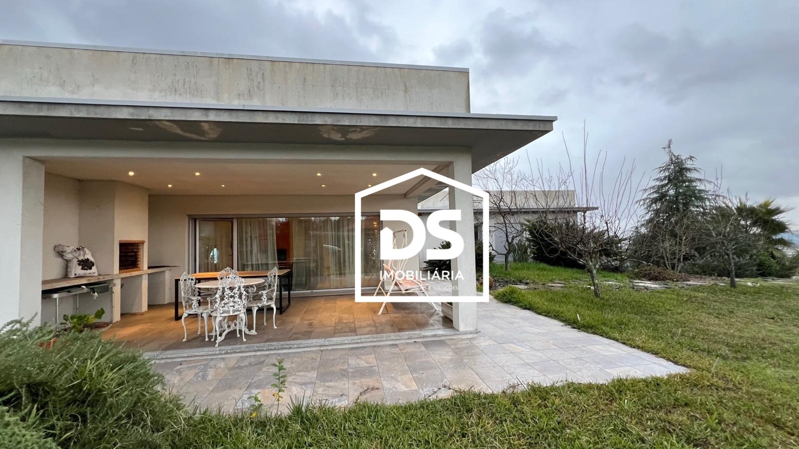 Moradia Isolada T4 com Jardim inserida em terreno de 1546m2