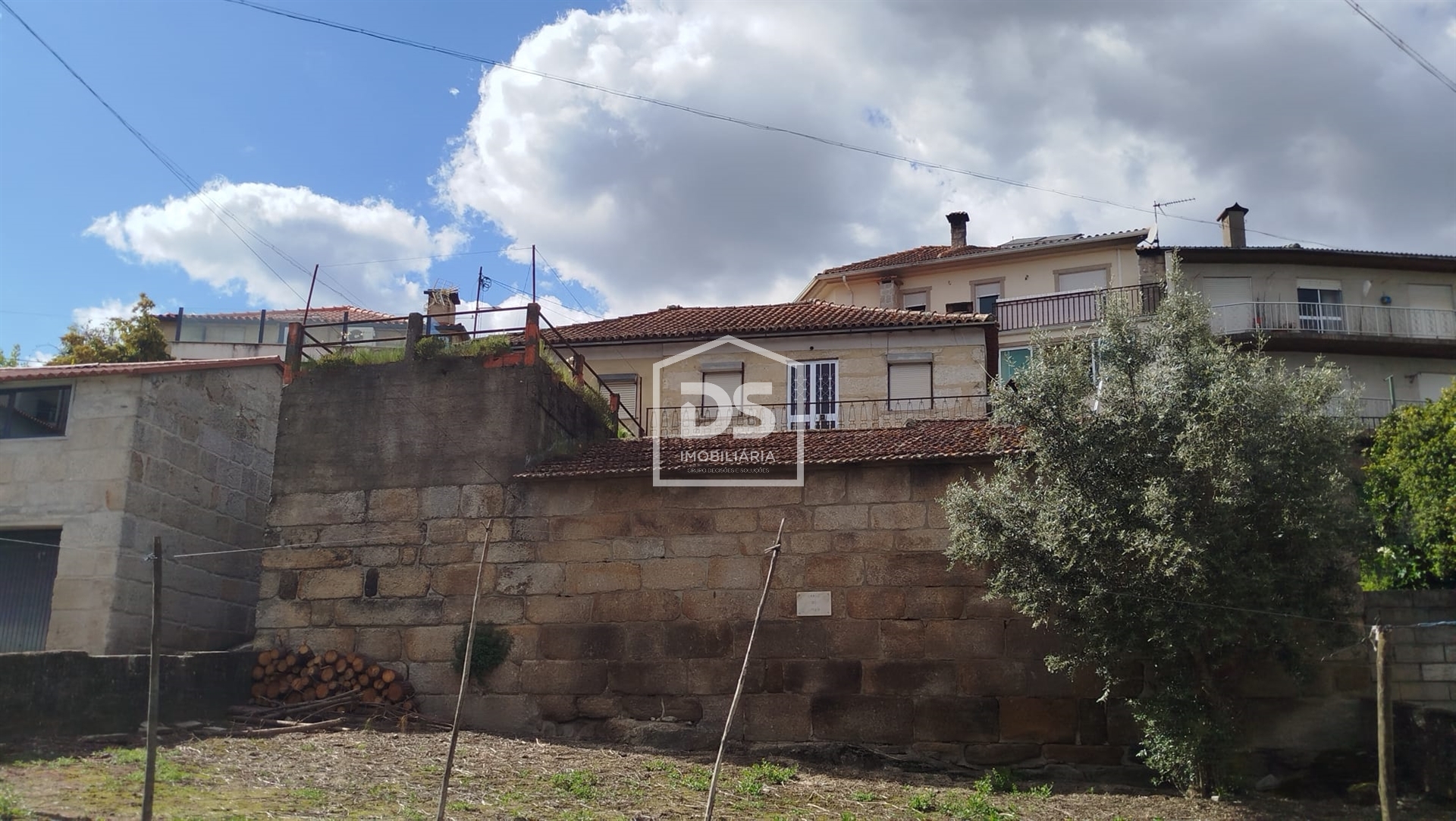 House T4