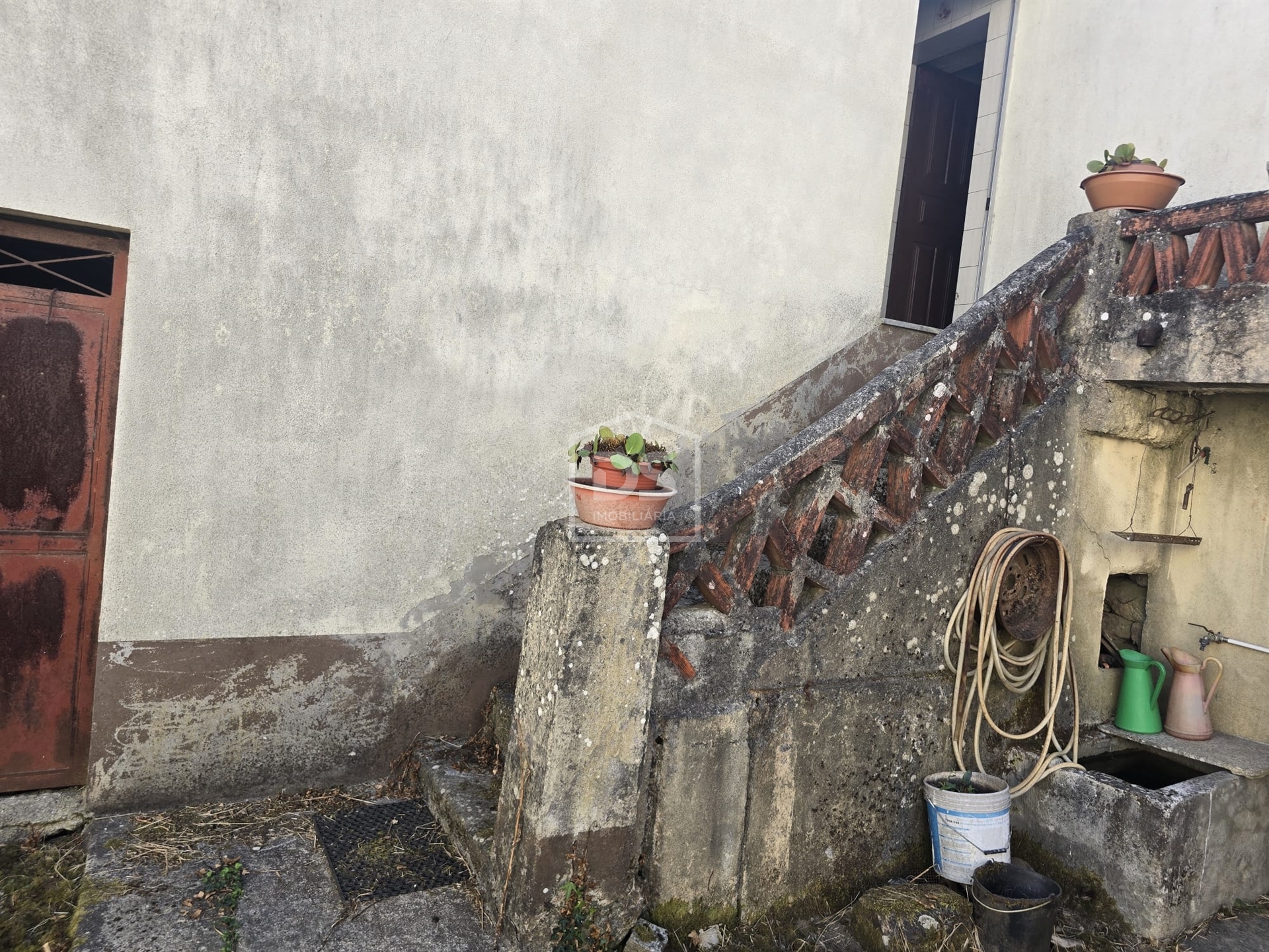 Detached house to restore
